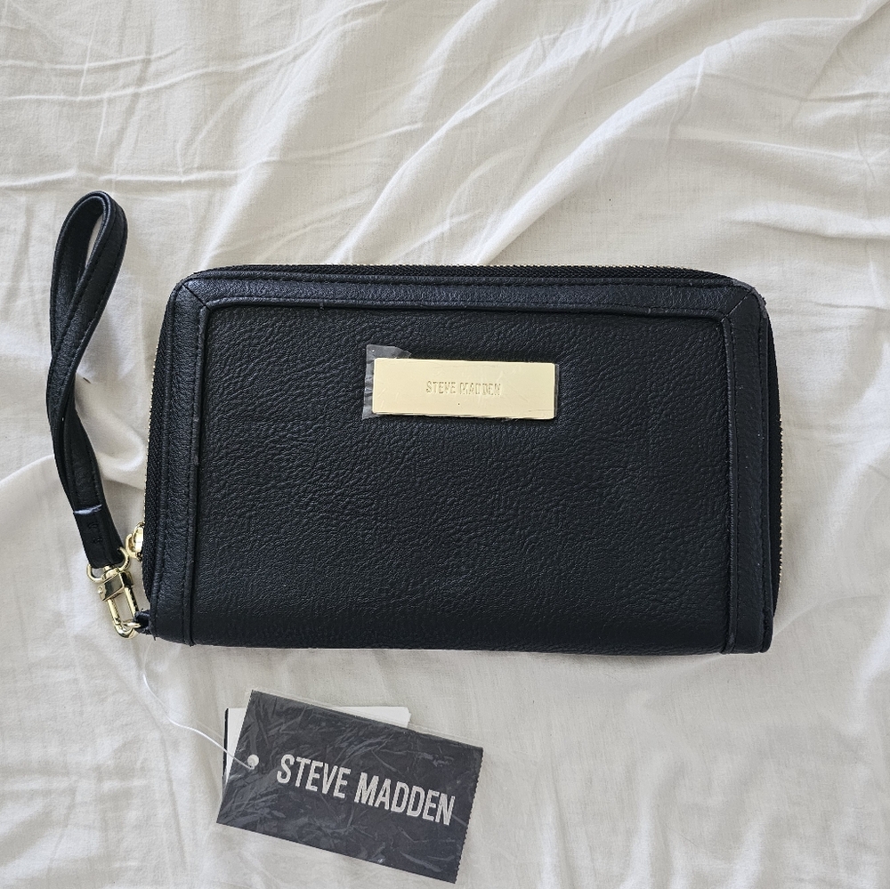 🖤Steve Madden Black Wristlet with Gold Accent NWT